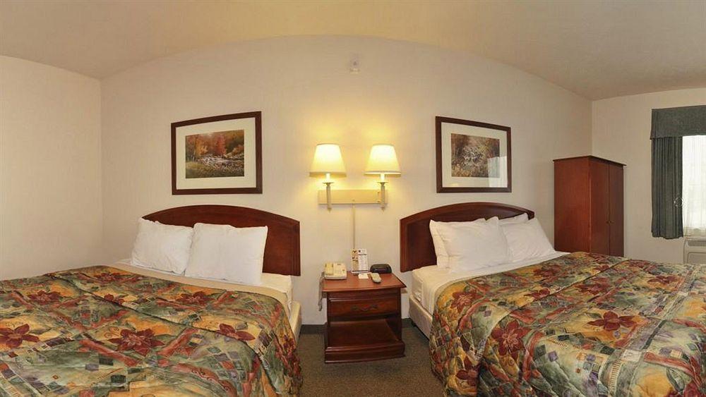 Days Inn By Wyndham Pentwater Esterno foto