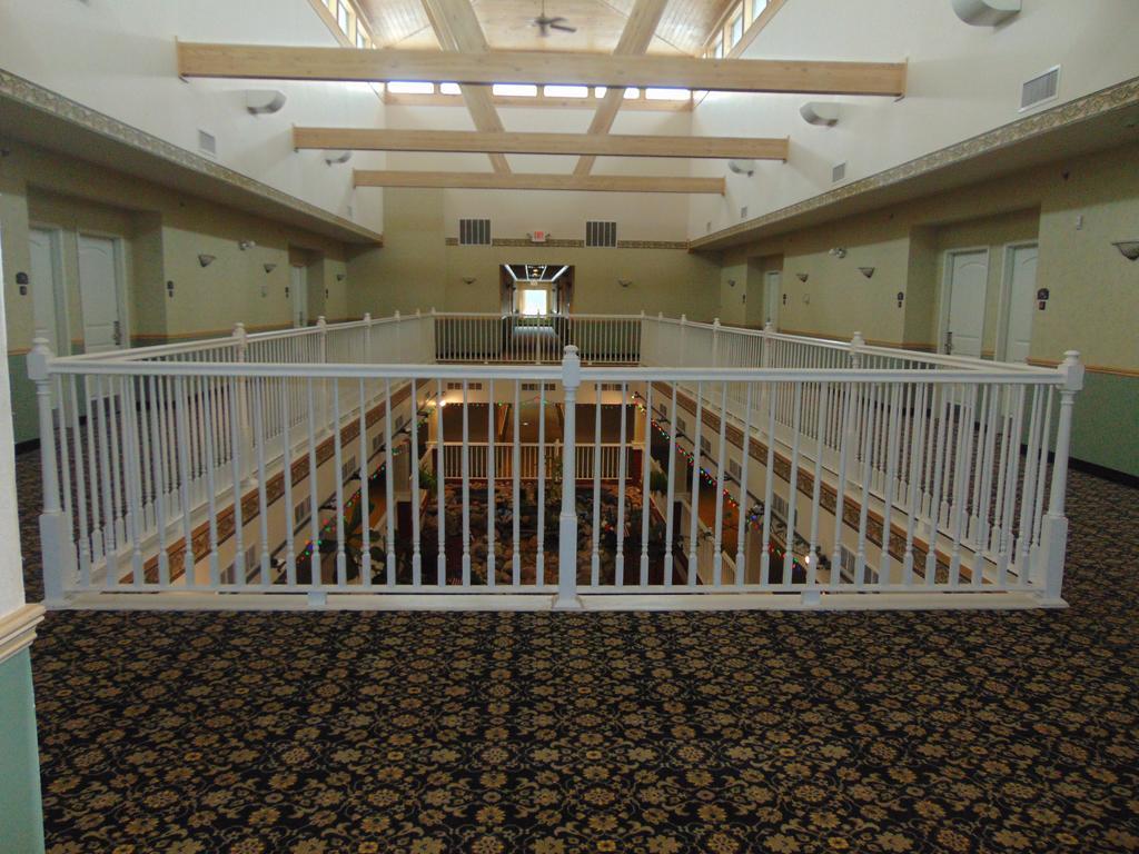 Days Inn By Wyndham Pentwater Esterno foto