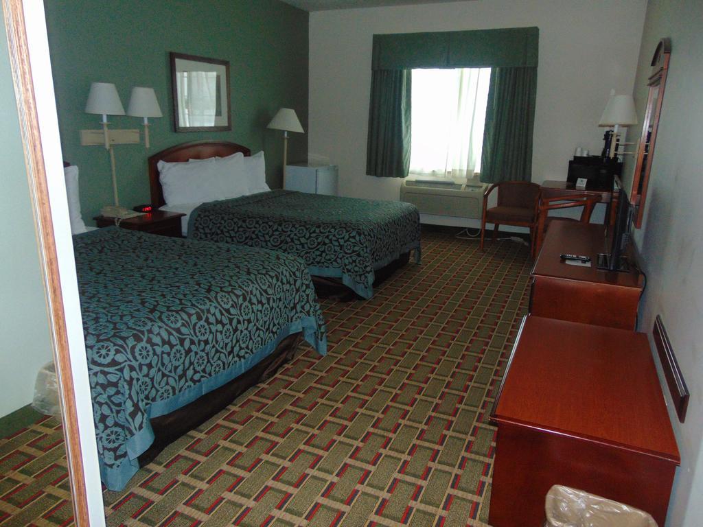 Days Inn By Wyndham Pentwater Esterno foto